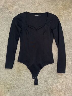 Abercrombie & Fitch Black Long-Sleeve Sweetheart Scoop Bodysuit